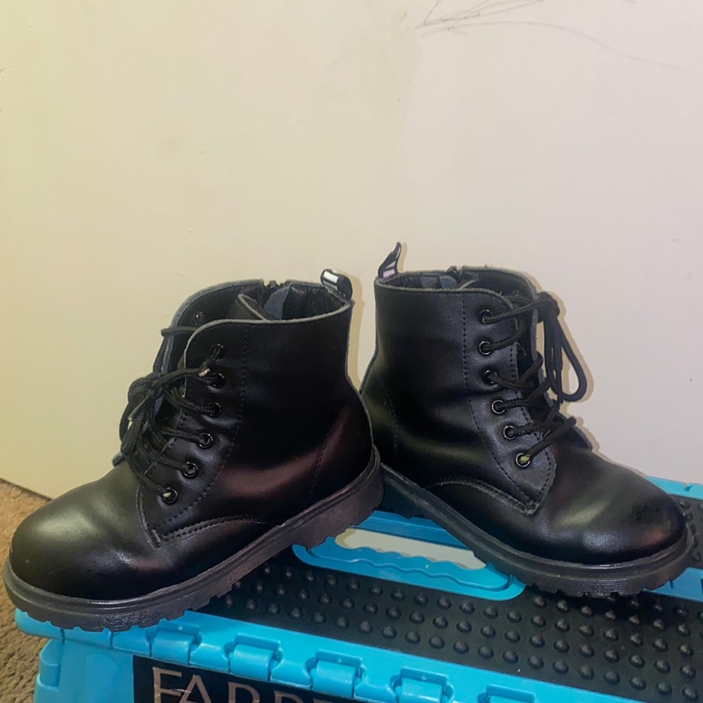 Kids combat boots